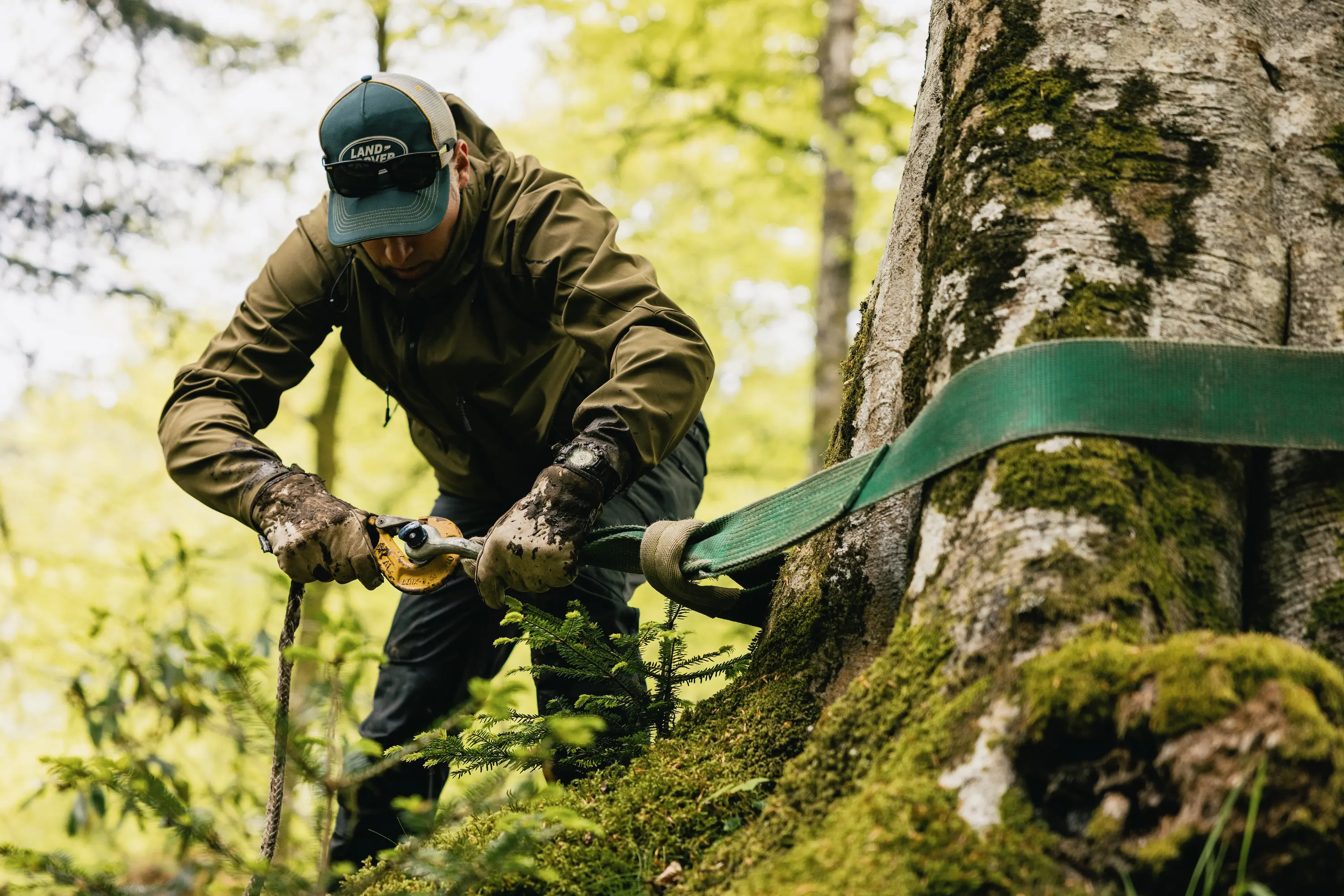 A worker get dirty in the MUDMAN GW-9500.