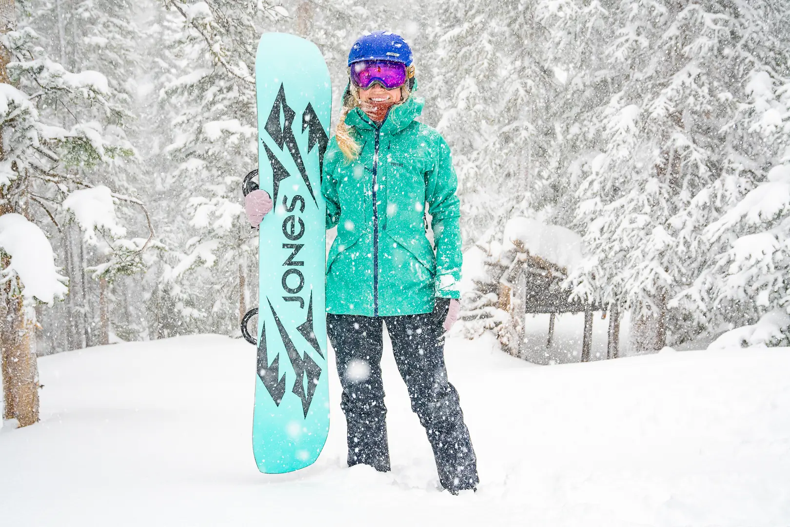 snowboarder testing the Trew Gear Stella PRIMO Classic in a blizzard 