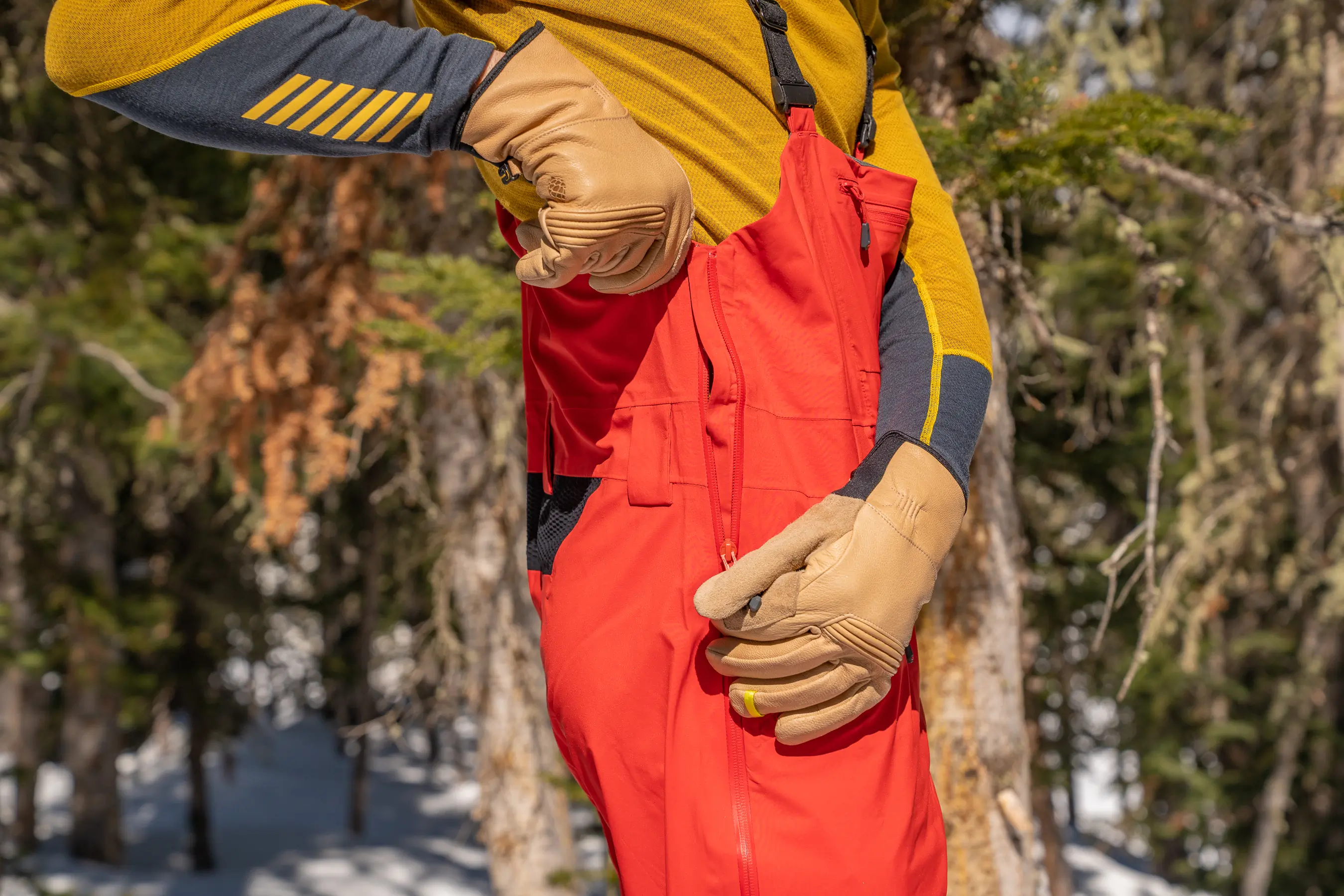 side entry zipper on ski bibs 