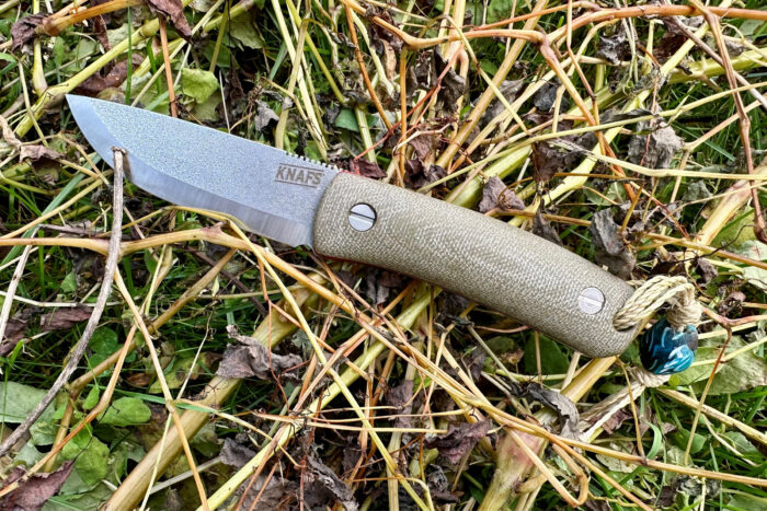 knafs lulu knife above cutted grass