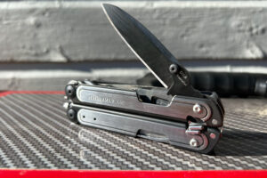 leatherman arc with magnacut blade open