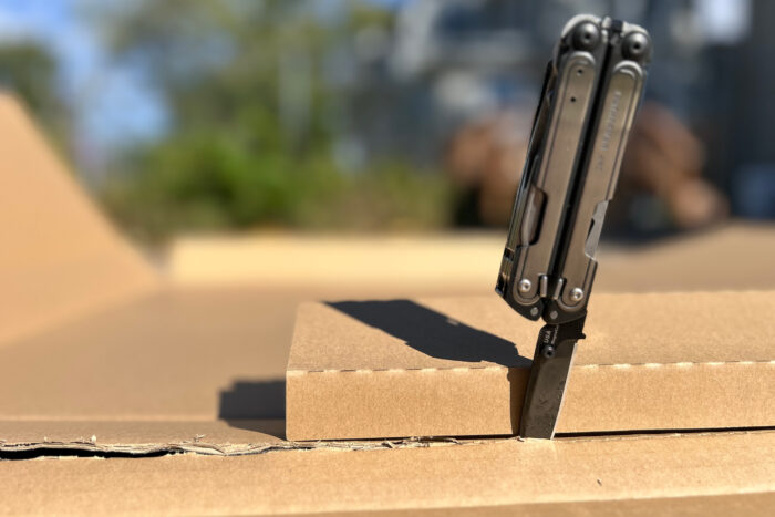 leatherman arc slicing cardboard