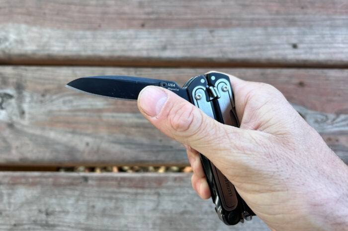 leatherman arc magnacut steel blade with thumbstud