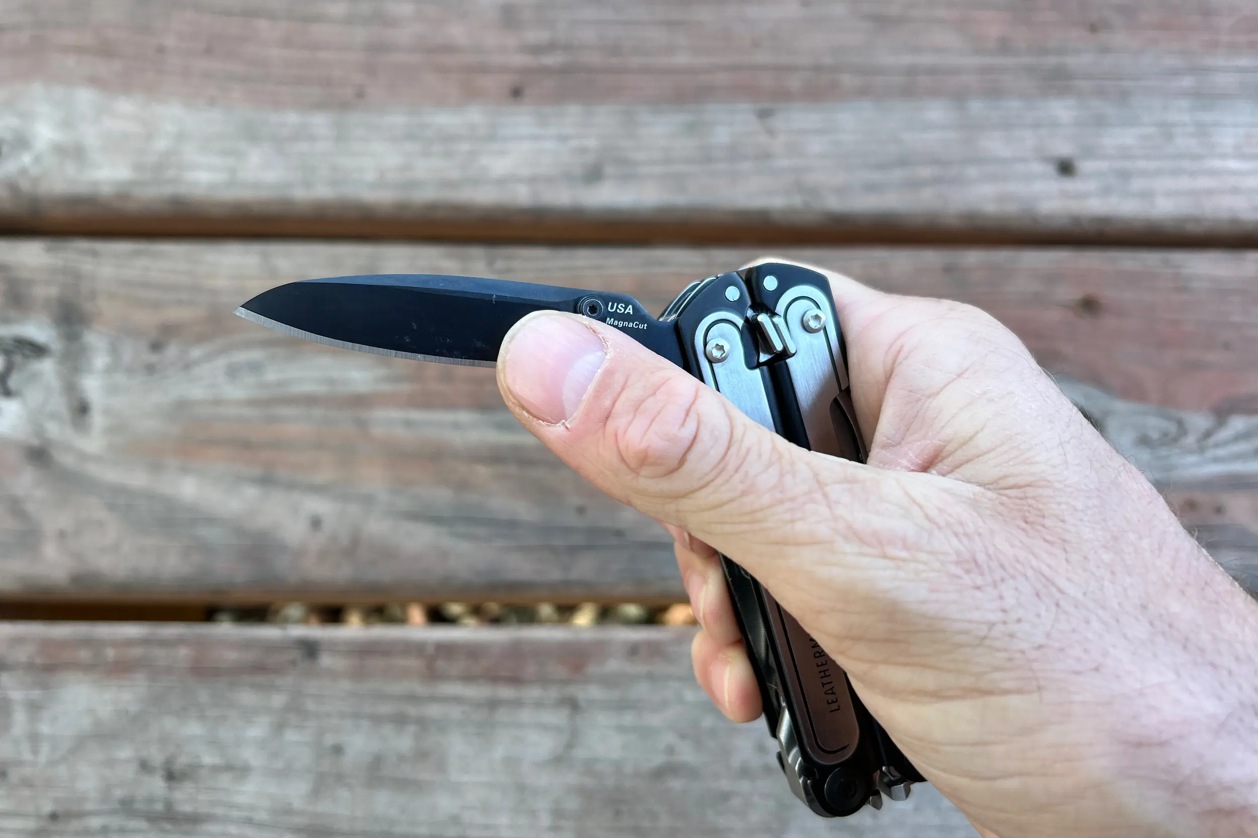 leatherman arc magnacut steel blade with thumbstud