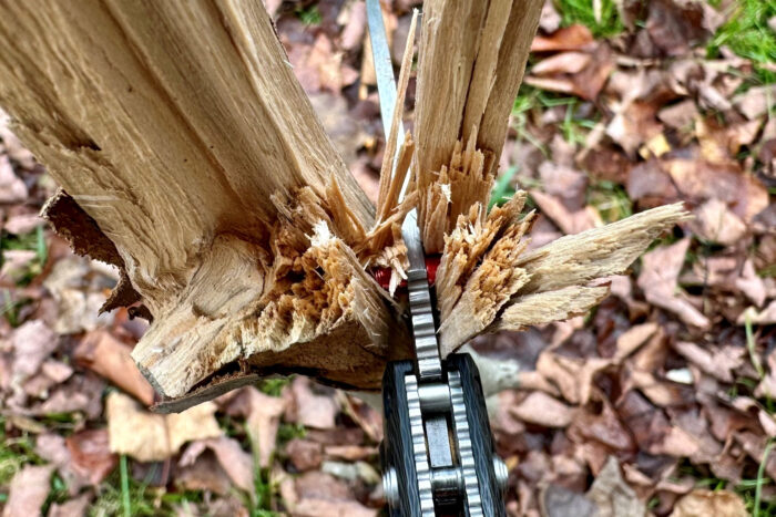 Using the Benchmade Freek knife for batoning