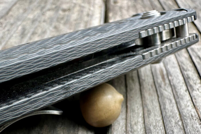 Benchmade Freek Carpet Fibre Scales