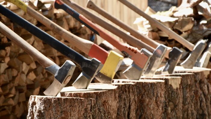 a lineup of the best axes for splitting wood