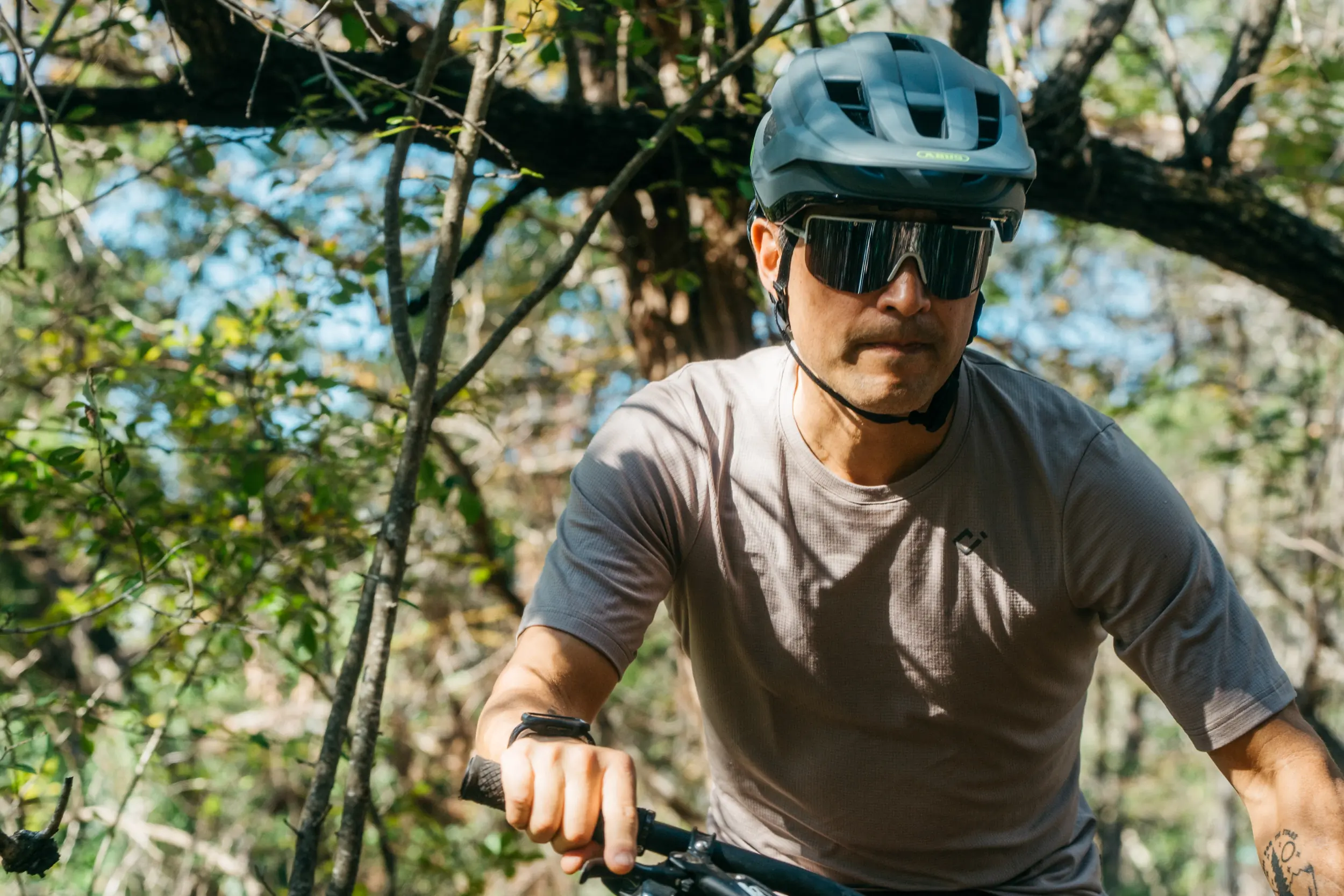 Vinco Sola cycling sunglasses on Seiji Ishii