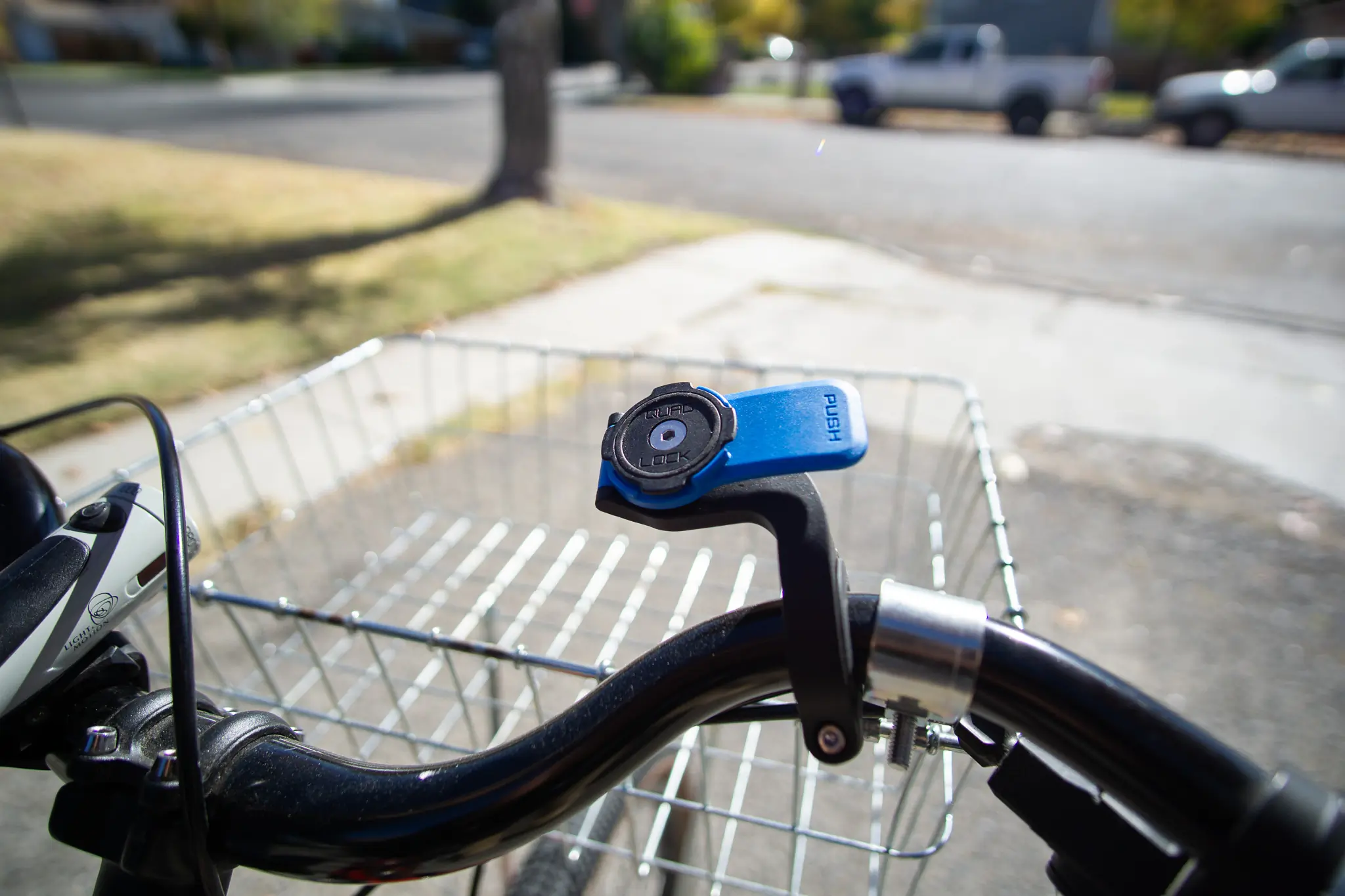 Quadlock Handlebar mount bike phone mount