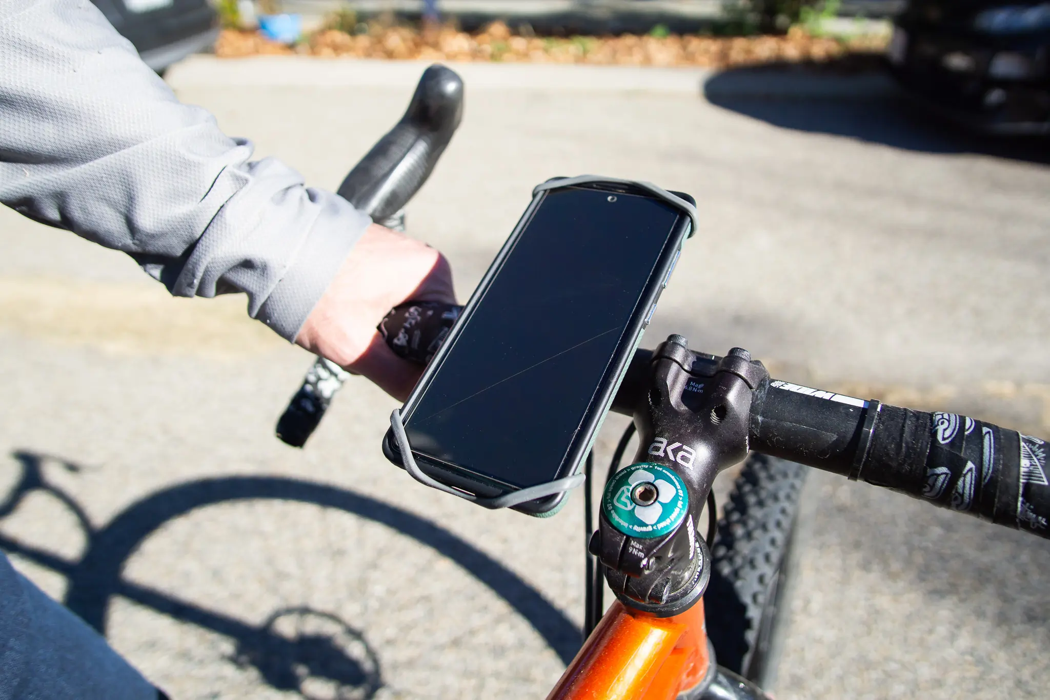 The Nite Ize wraptor mounted on a bike handlebar