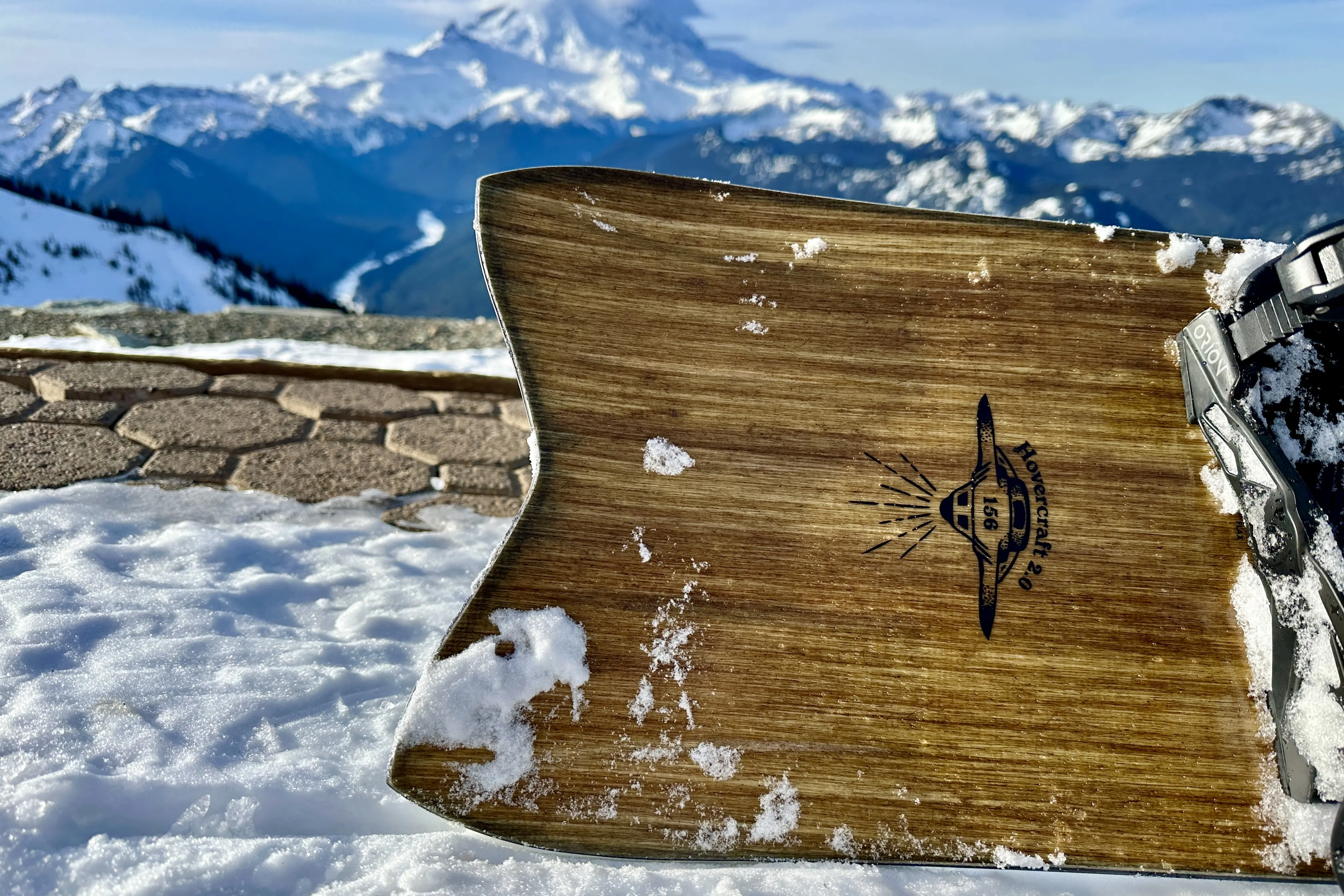 jones hovercraft 2.0 snowboard in the snow