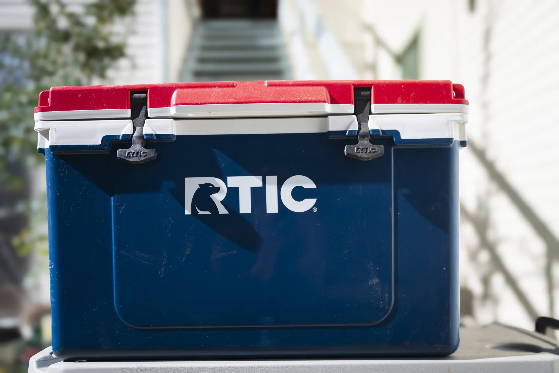 A light weight cooler