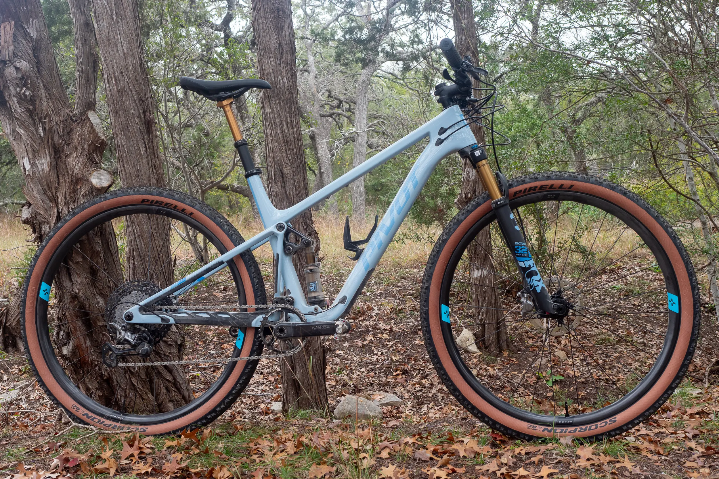 Recyclable Forge+Bond 25 XC Wheelset on a Pivot Mach 4 SL