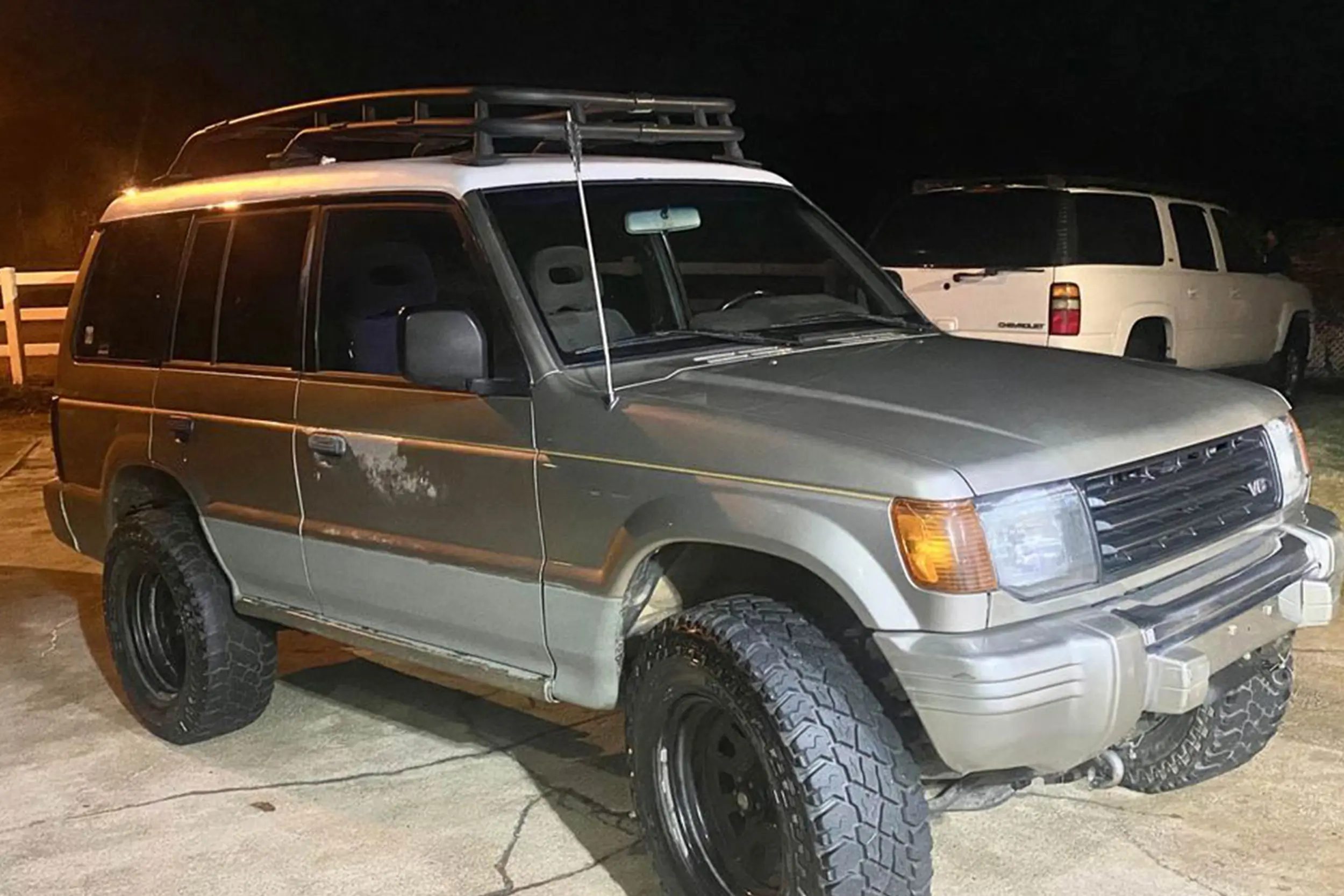 A Mitsubishi Montero 