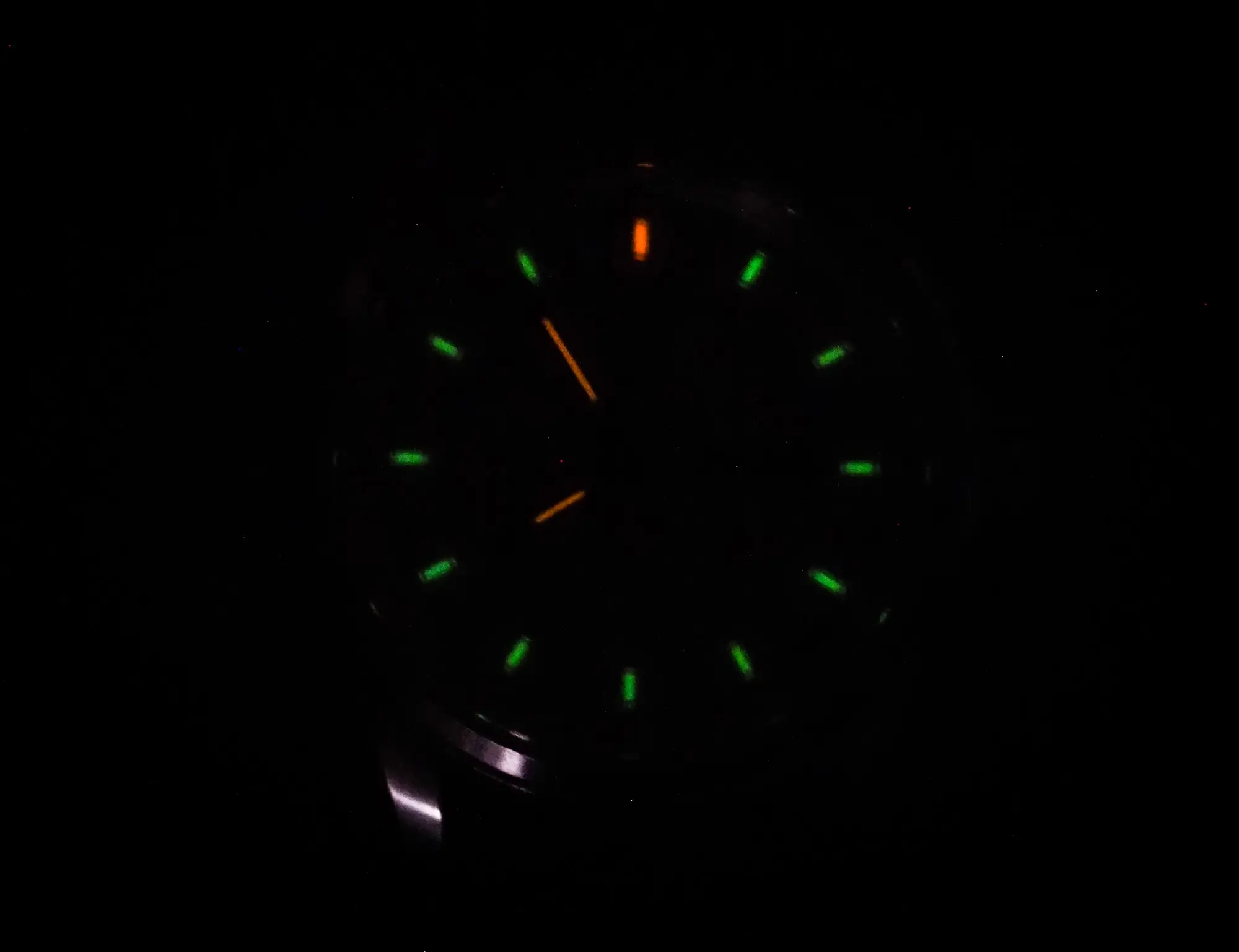  Luminox Atacama Field Watch glowing hands