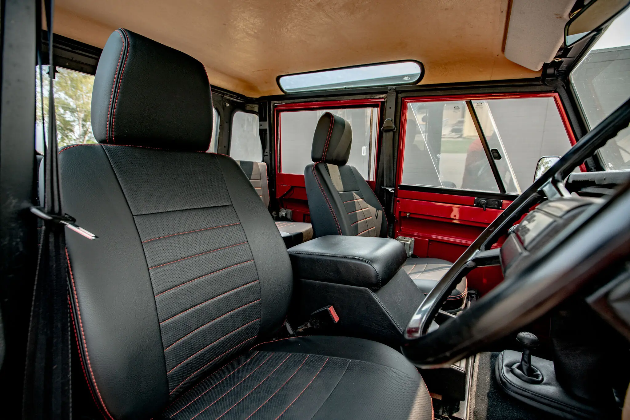 Land Rover Defender 6x6