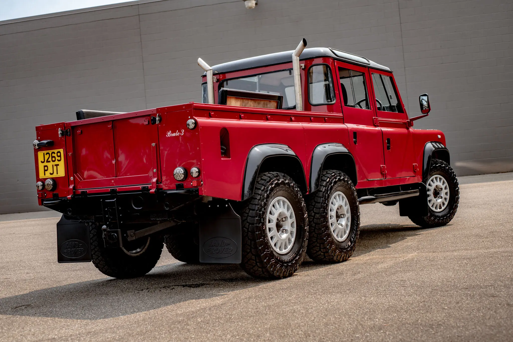Land Rover Defender 6x6