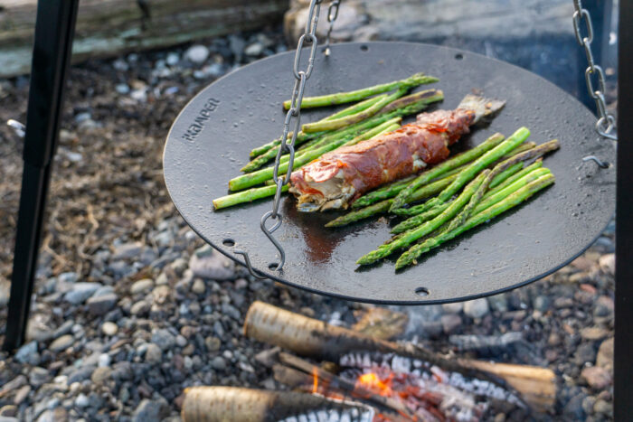 iKamper Disco Trucha a la Navarra and Asparagus on camping skillet
