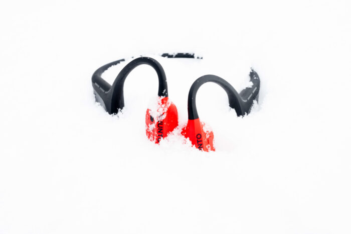 Suunto Wing Headphones in Snow
