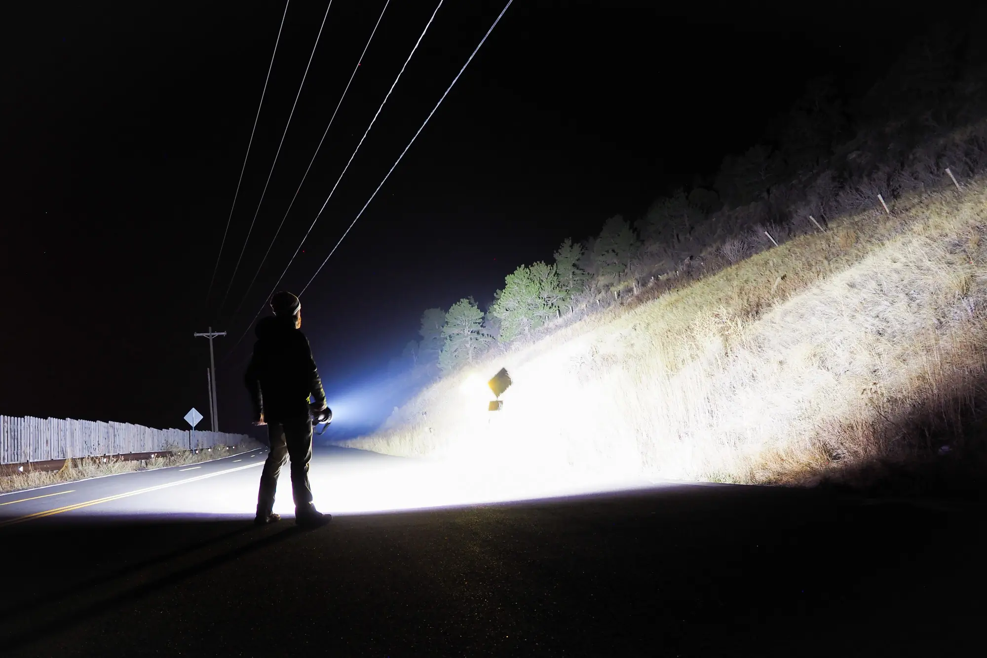IMALENT SR32 lights a hillside and roadway