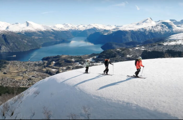 the blondes ski crew