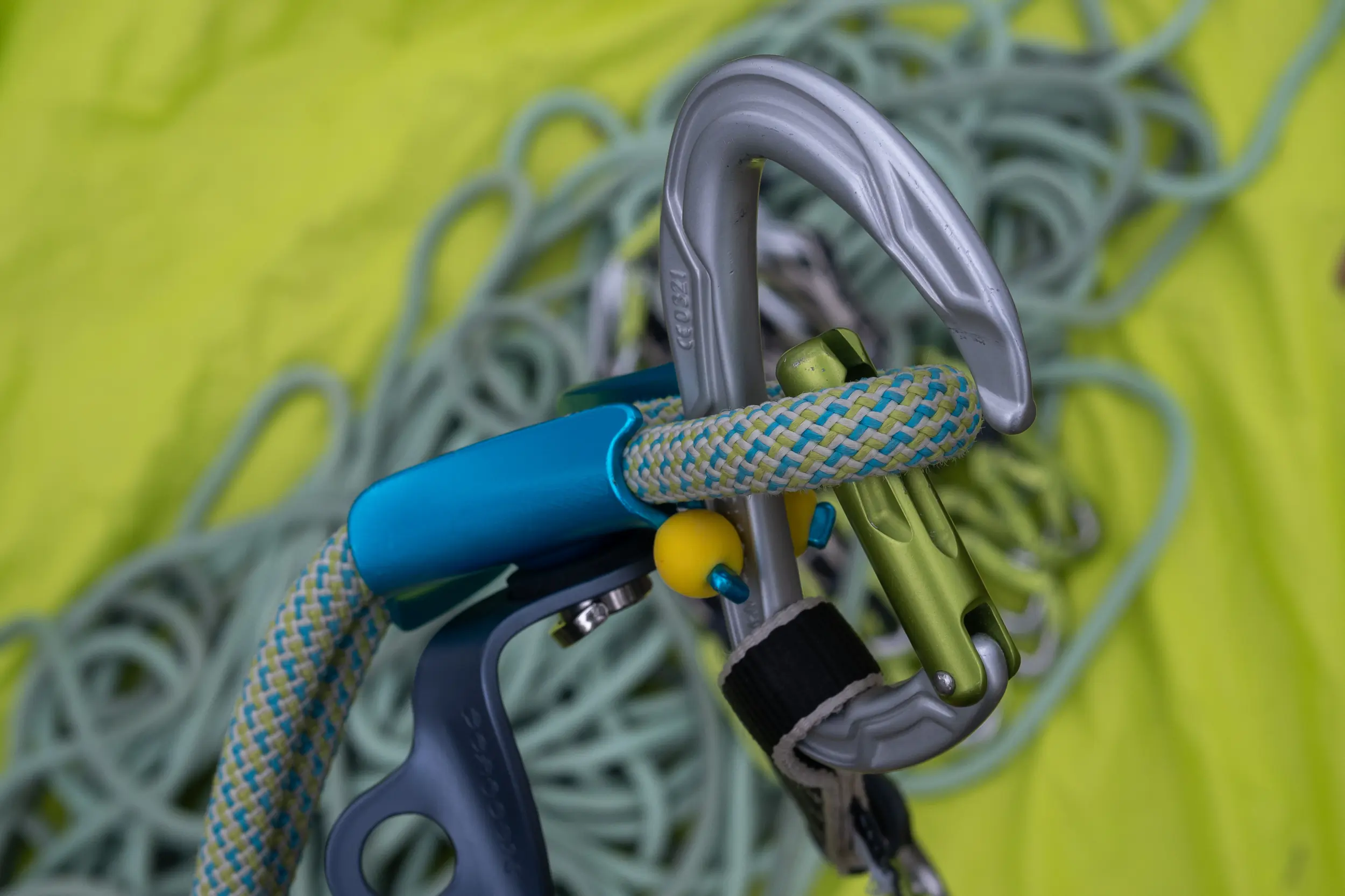 Pongoose Climber 700+ Stick Clip holding a carabiner for quickdraw removal