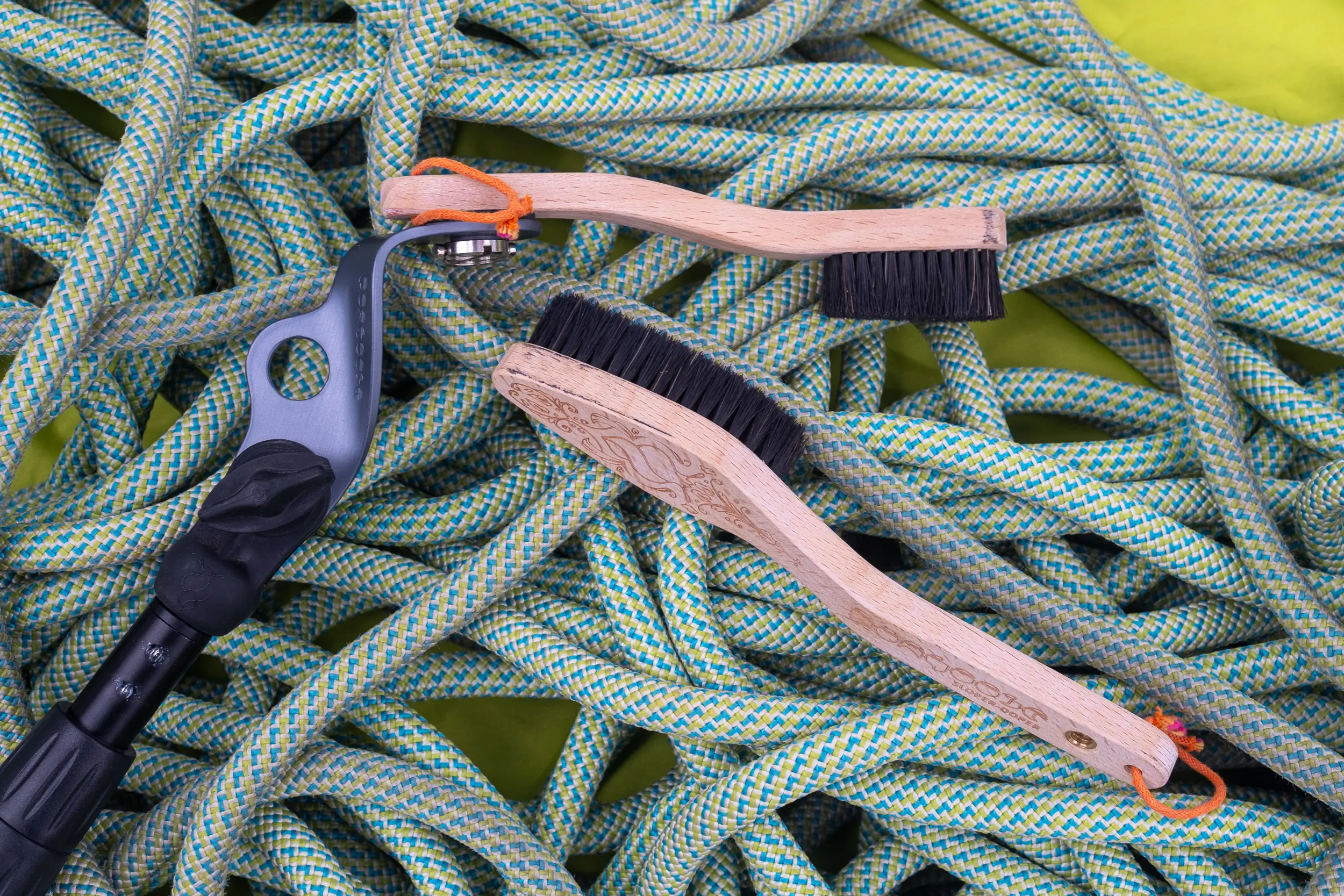 Pongoose Stick Clip with brush attached