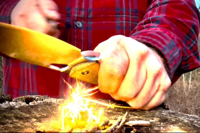 sparks from ferro rod 