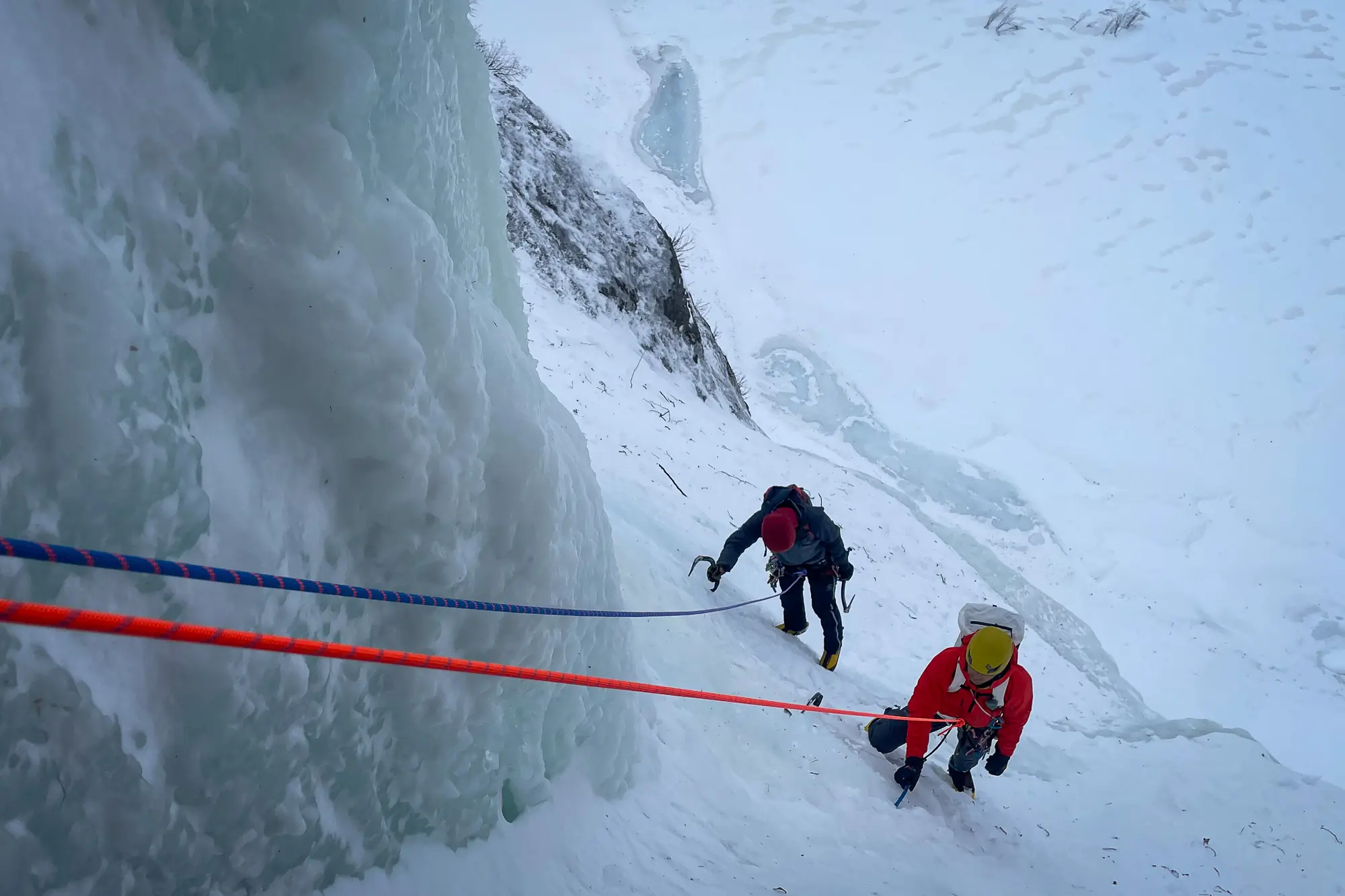 Seiji Ishii and climbing partner following an ice route in Alaska on the Mammut  7.5 Alpine Sender Dry double rope