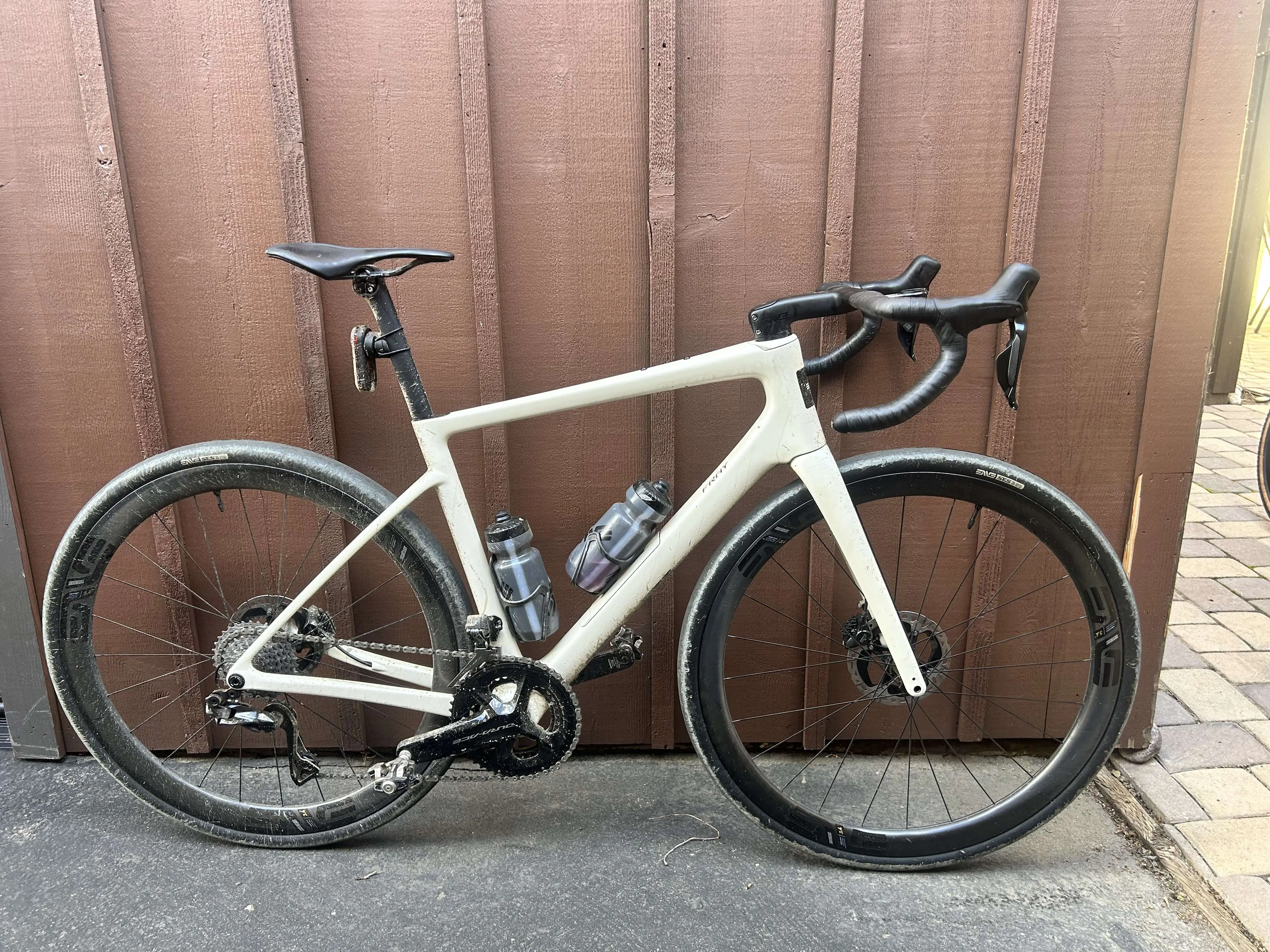 ENVE Fray endurance bike in Salt. Side view.