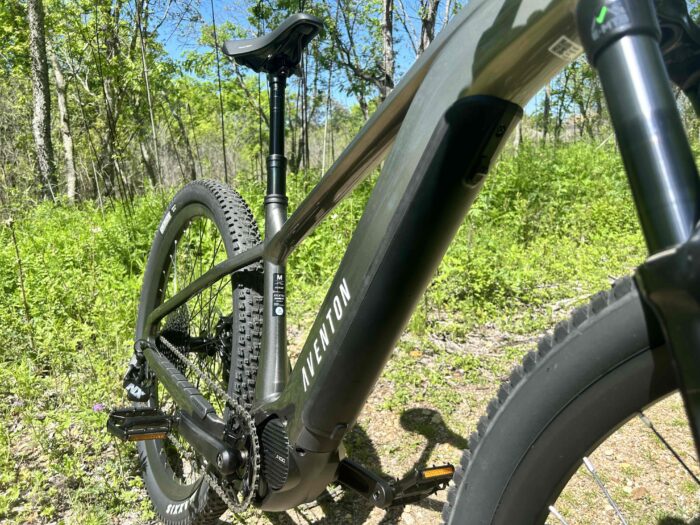 Aventon Ramblas e-MTB. Downtube detail.
