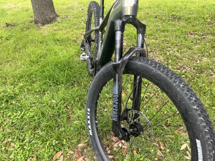 RockShox 35 Silver R fork on an Aventon Ramblas e-MTB.