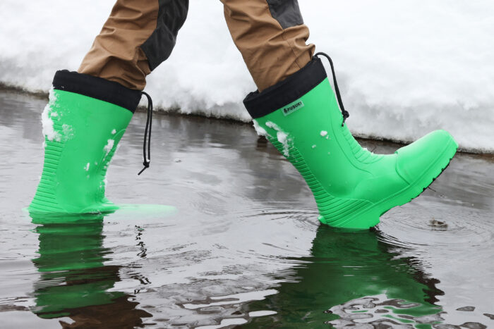 fubuki boots crossing water in winter