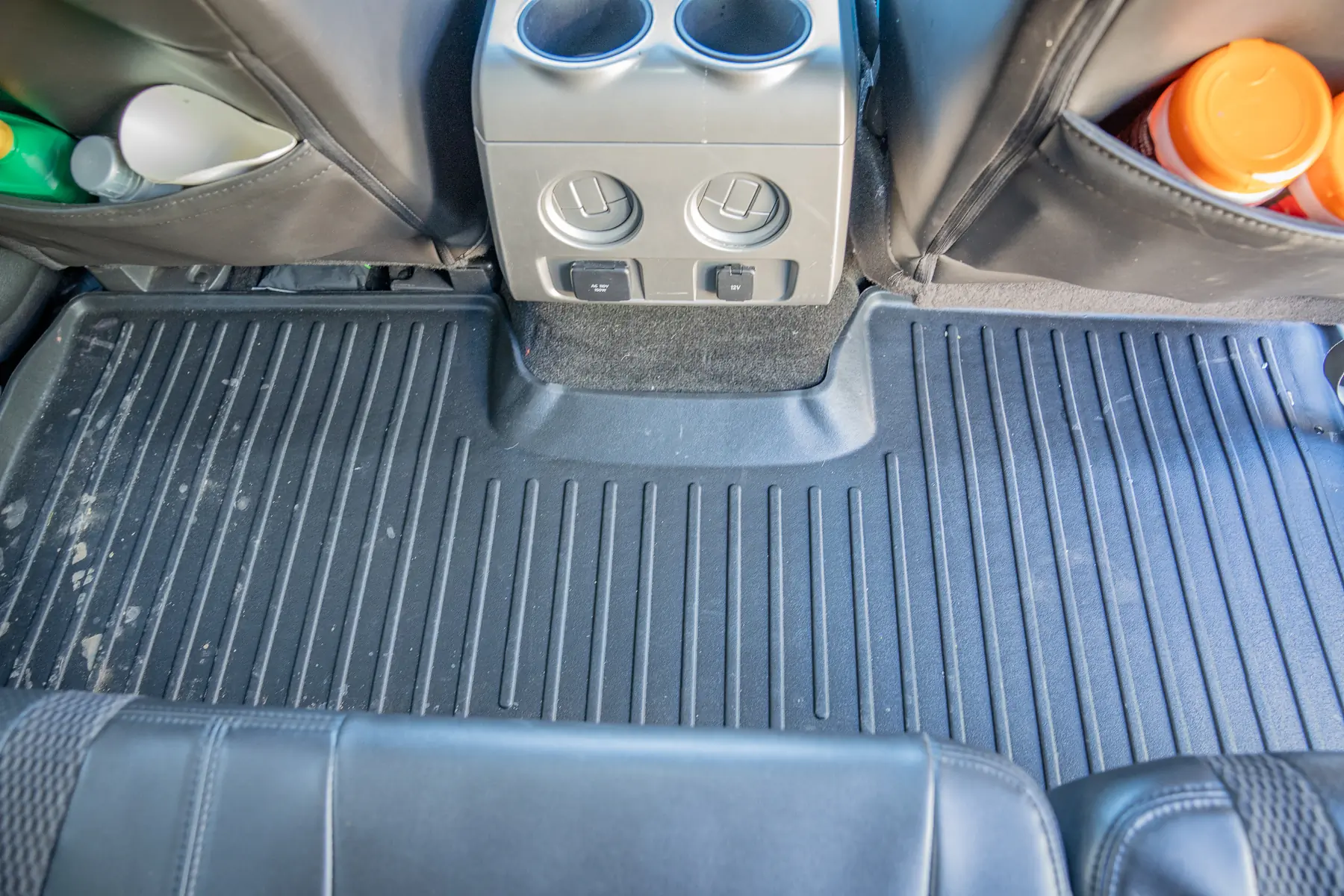 linear grooves on mat for vehicle 