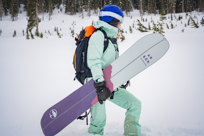 splitboarder holding board 