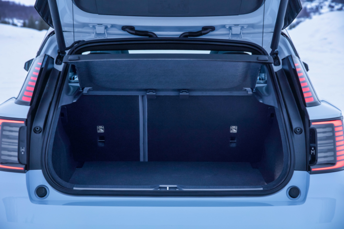 2025 Volvo EX30 winter drive