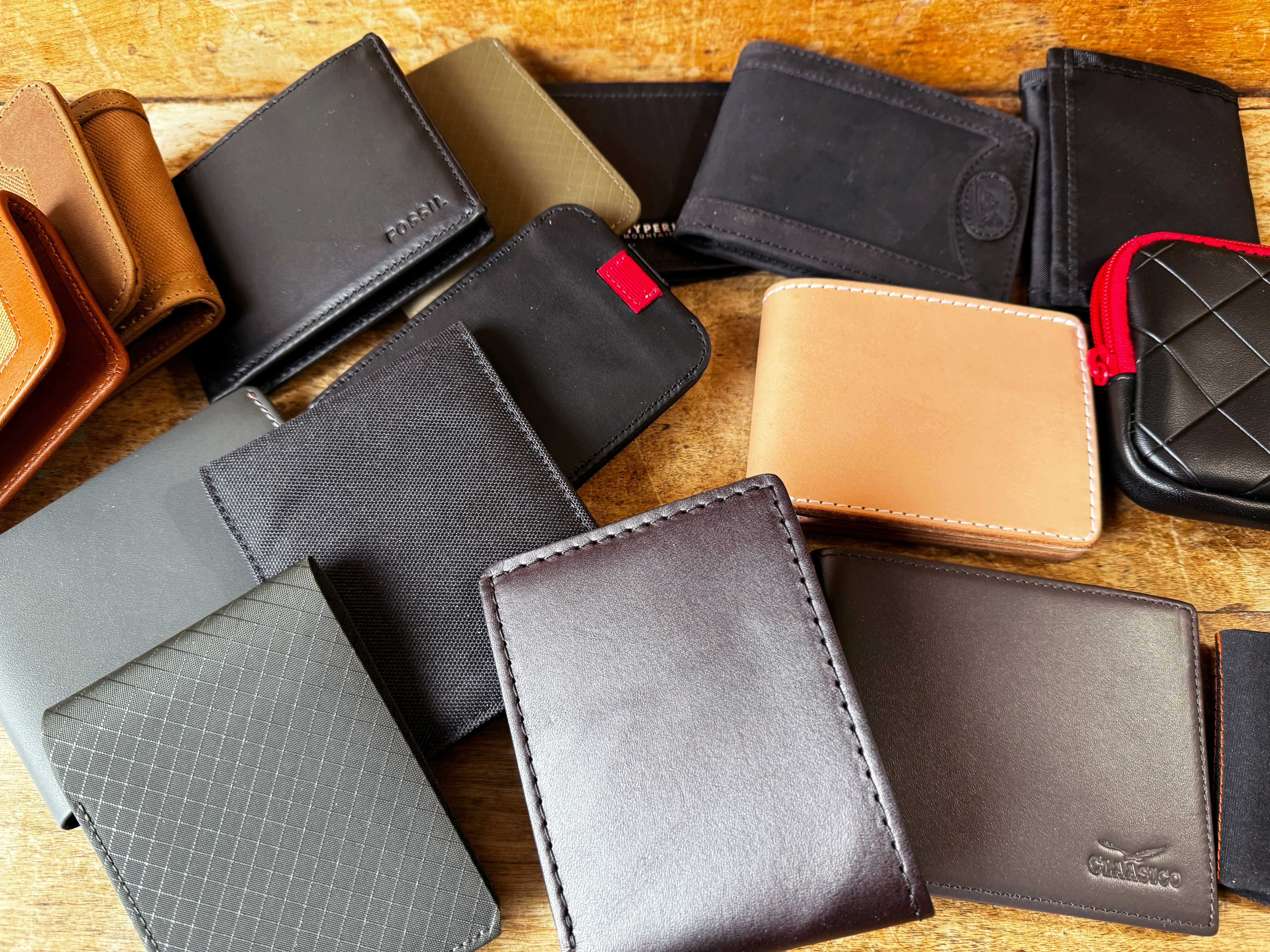 SLON x PACKING Compact Leather Wallet The 5 Best Wallets for Men of 2025 |  GearJunkie