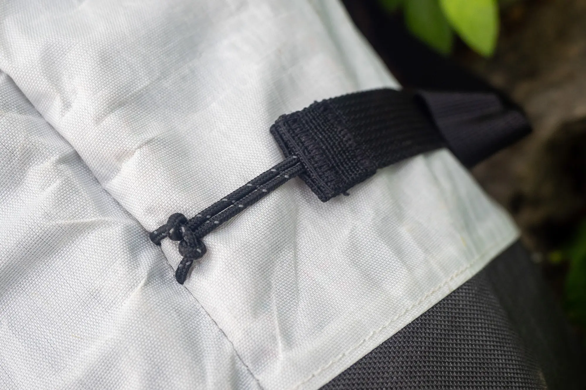 Removable compression strap on the Samaya ULTRA35