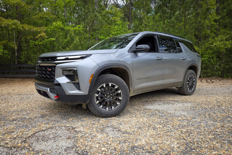 Chevy Antes Up in the Midsized 7-Passenger SUV Game: 2024 Traverse First Drive Review