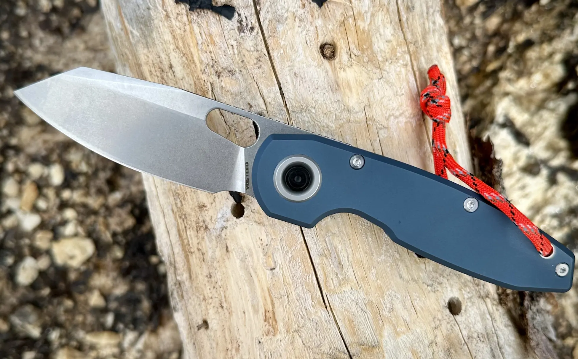 Vosteed Aknylo knife Closeup Shot