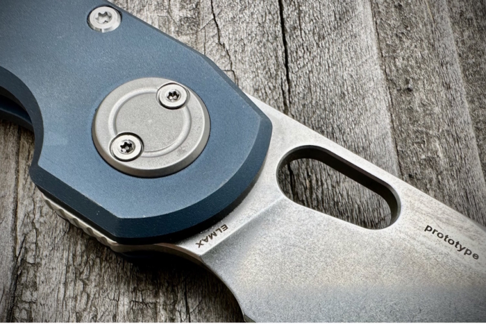 Aknylo knife Lock Mechanism