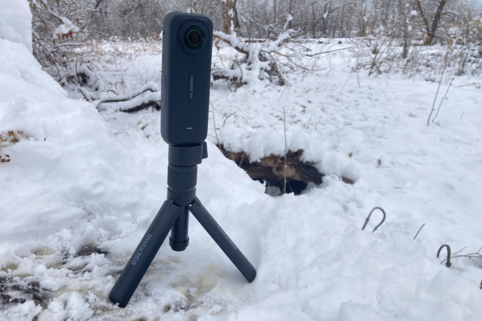 camera action video camera on tripod – review