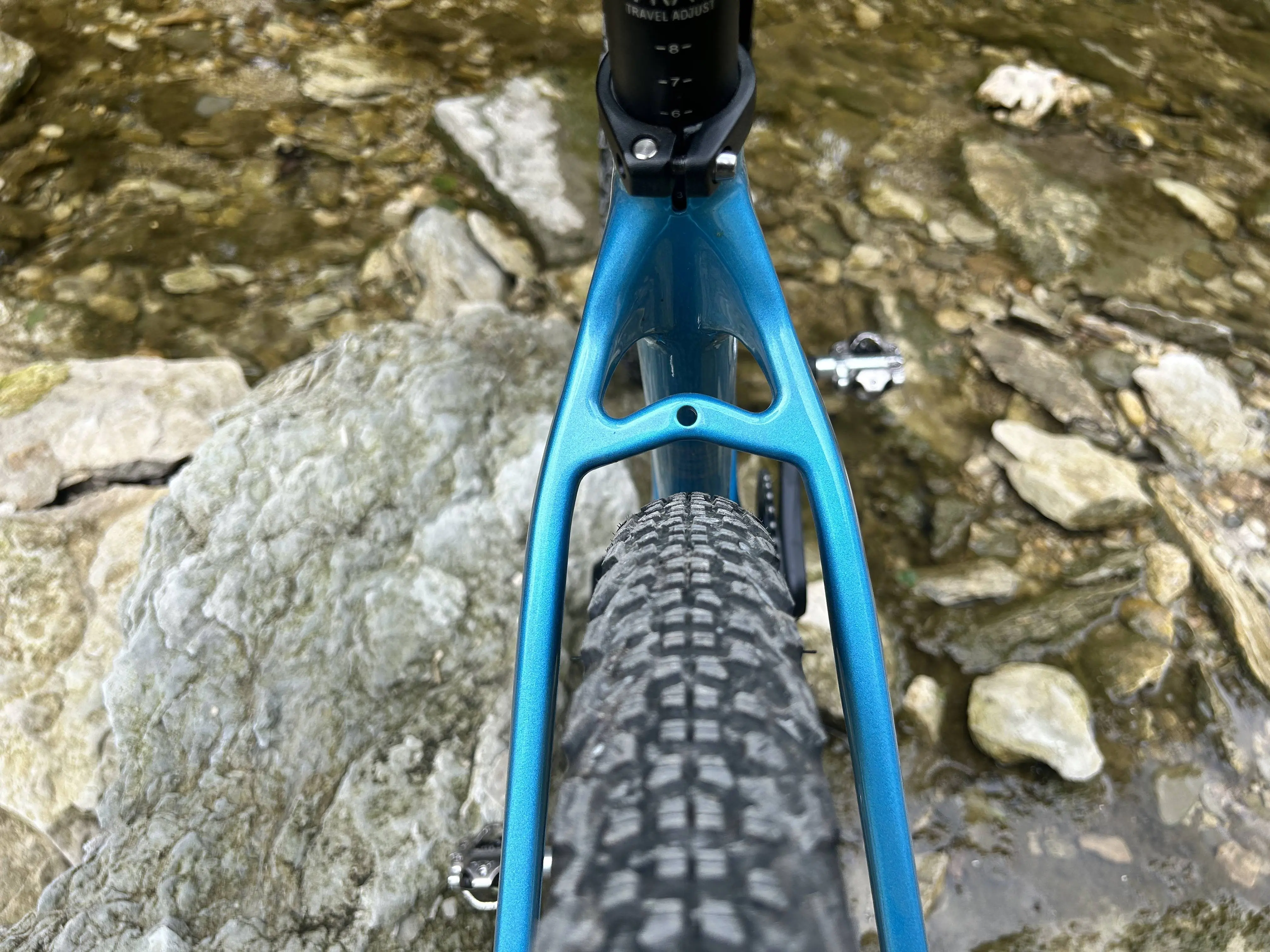 Kona Ouroboros rear tire clearance detail image.