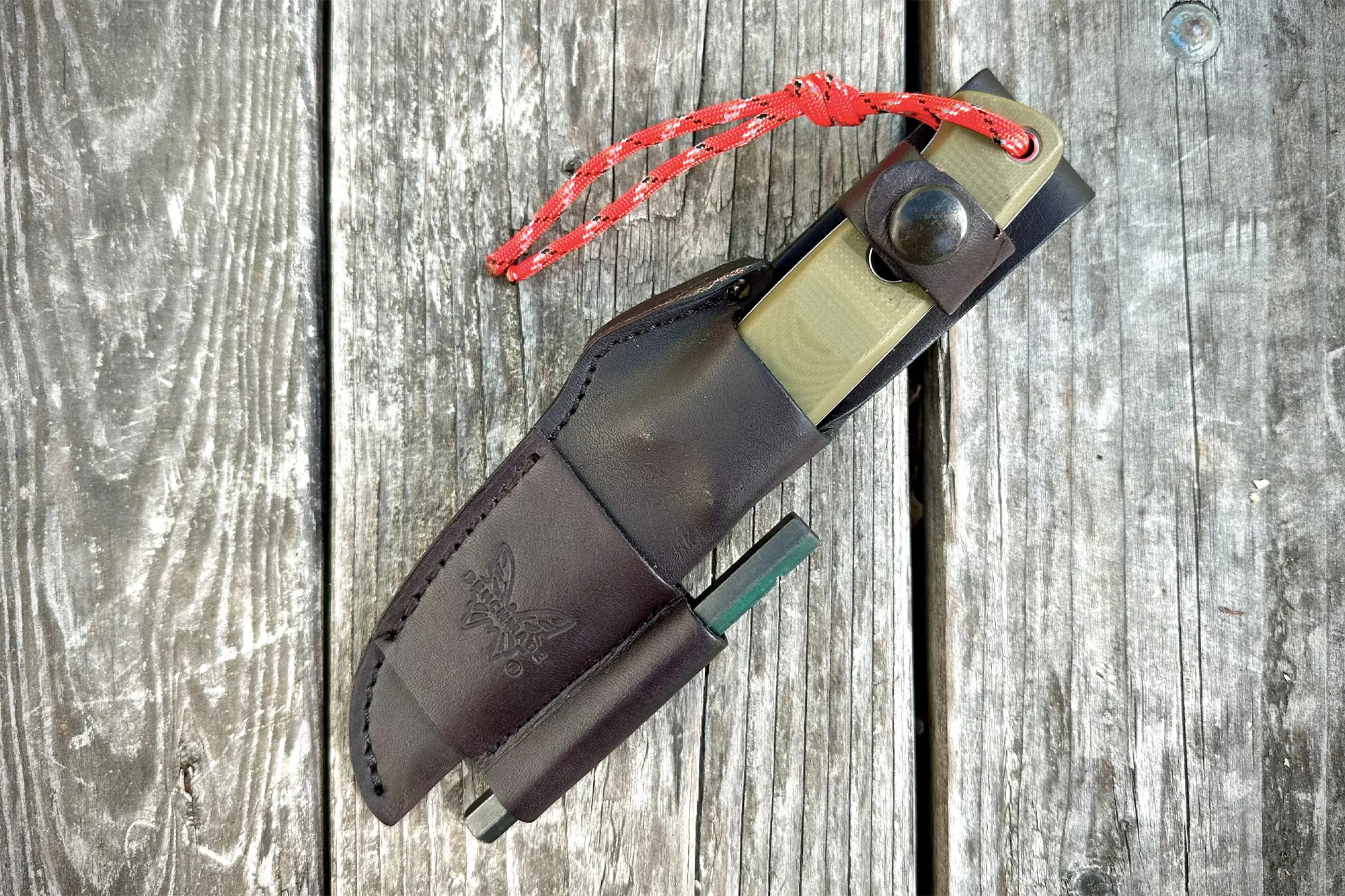 Benchmade Mini Bishcrafter - all dressed up in knife sheath