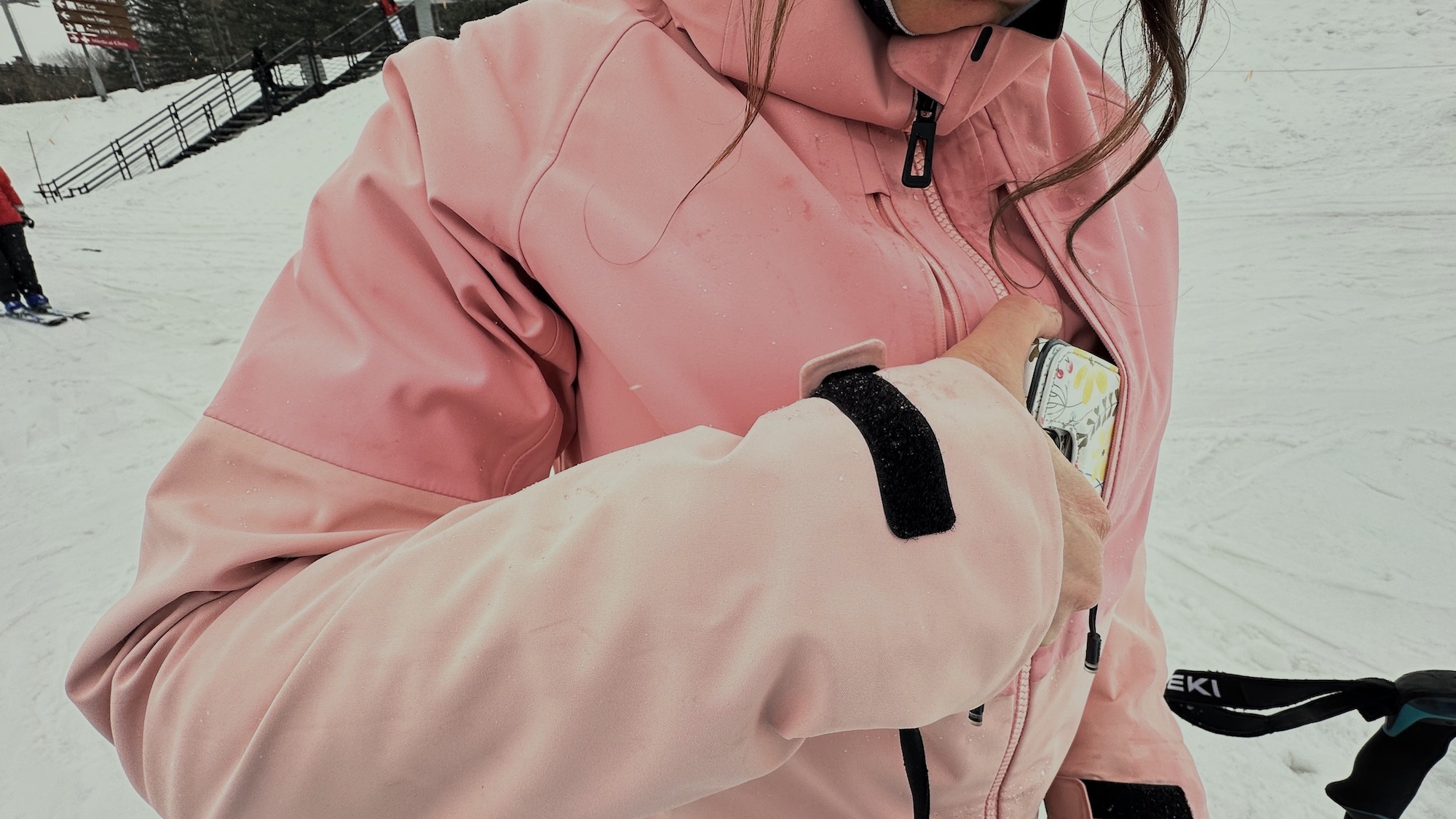 chest pocket on rossignol womens rallybird ski jacket