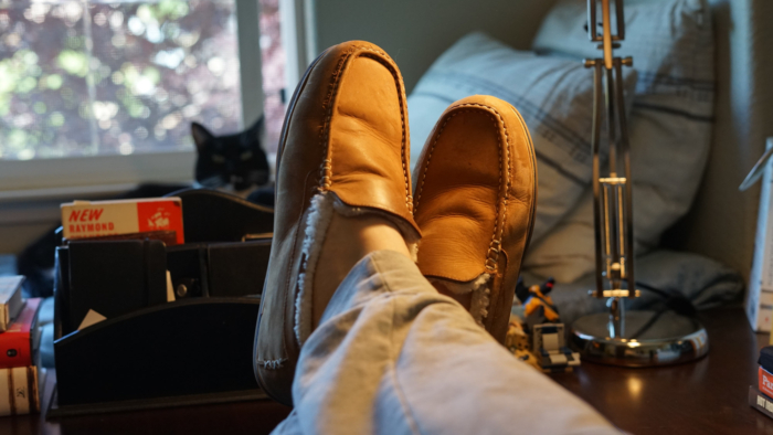 GJ-BG-mens-slippers-relaxing