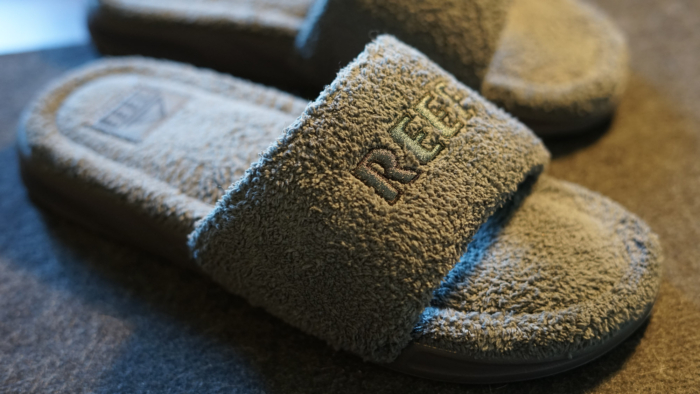 gj-bg-slippers-reef-one-slide-detail