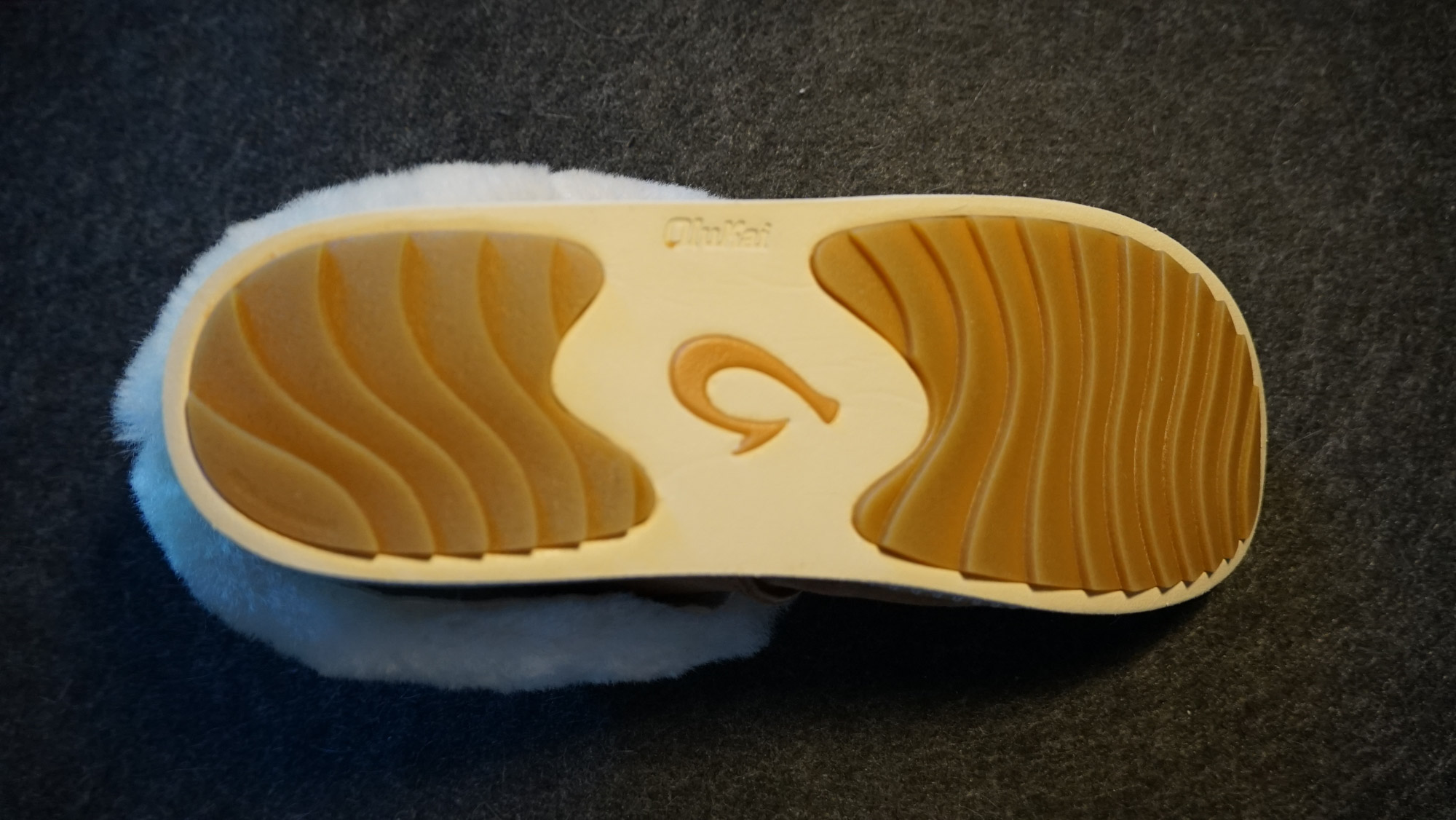 GJBG Women's Slippers OluKai Ku'i detail