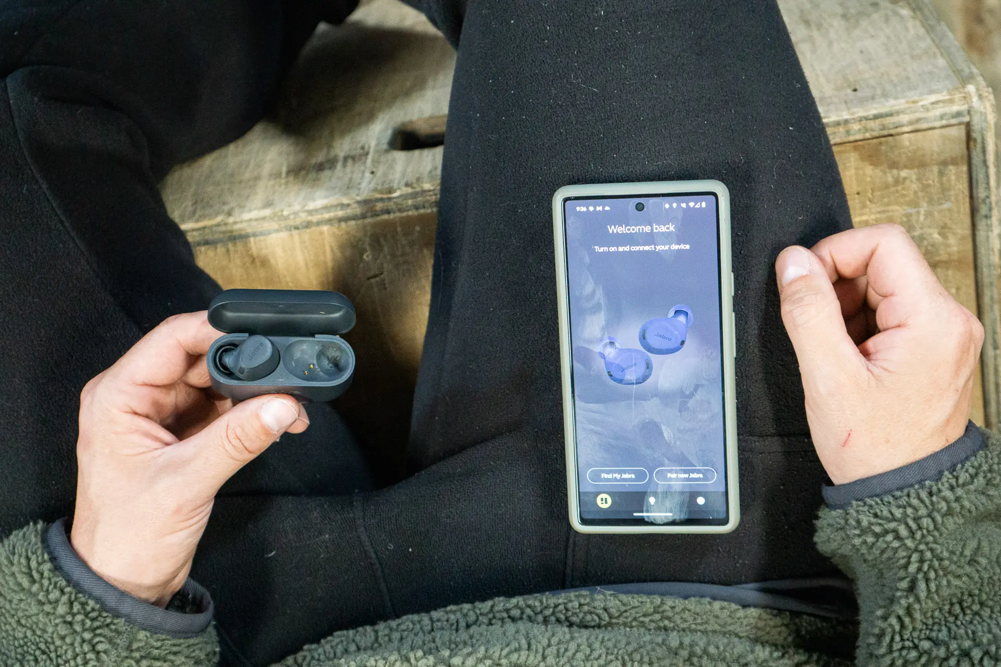 The author connects the Elite 8 Active earbuds to the app