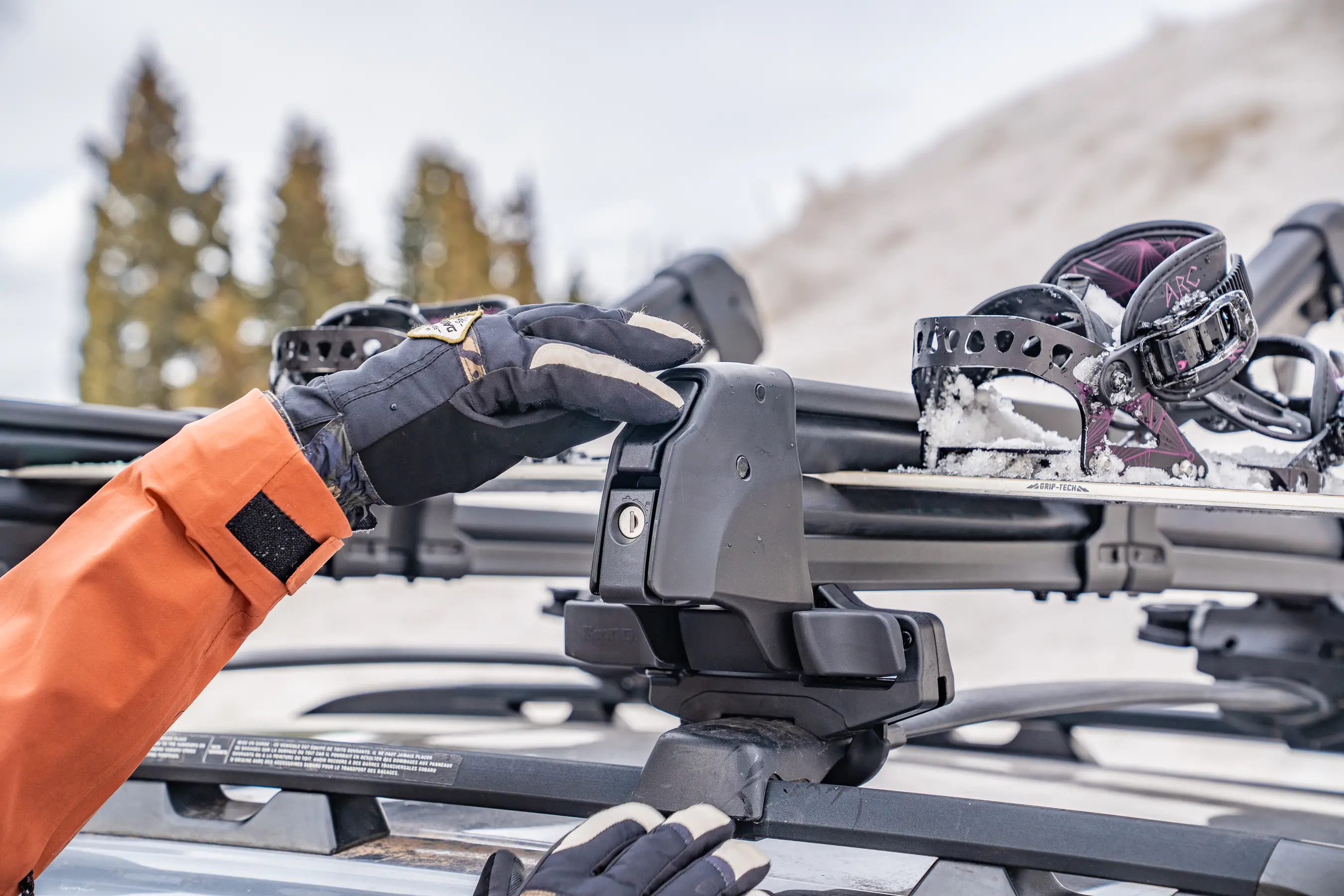 release button on roof rack 